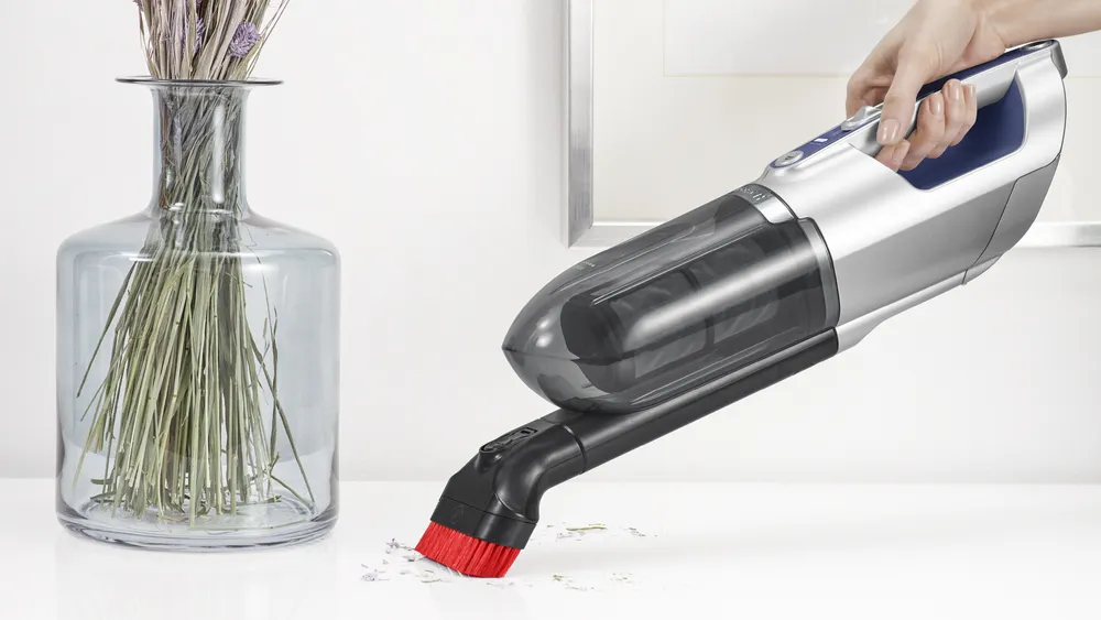 Đầu hút đa năng trên Bosch BCH3K2851 làm sạch cả sàn gỗ và thảm dày một cách hiệu quả