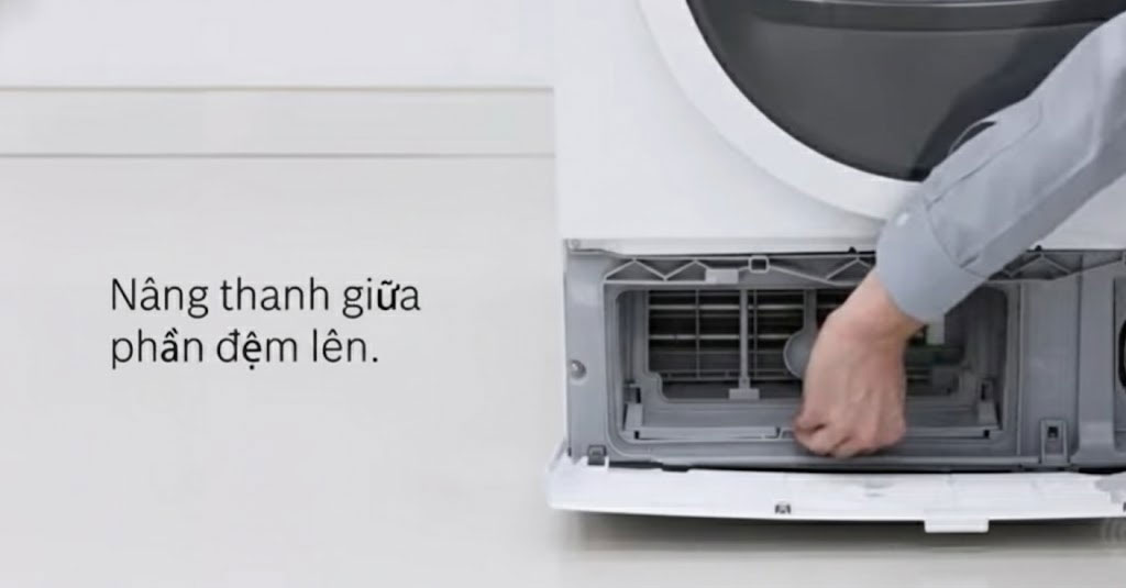 Thao tác nâng thanh giữa phần đệm để rửa sạch bộ lọc xơ vải Thao tác nâng thanh giữa phần đệm để rửa sạch bộ lọc xơ vải