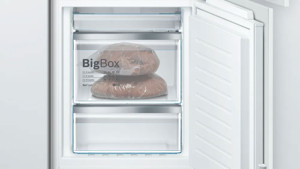 Tủ lạnh Bosch KIN86AF30O với khay chứa Bigbox Tủ lạnh Bosch KIN86AF30O với khay chứa Bigbox