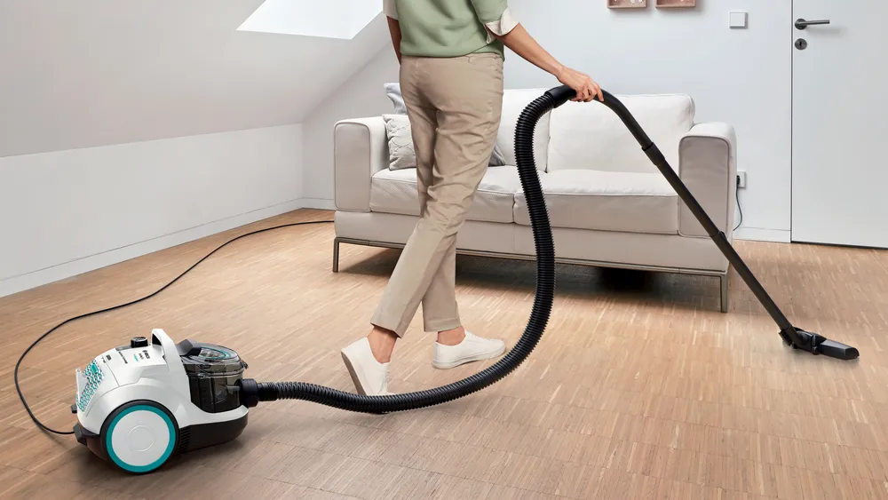 Máy hút bụi Bosch với dây nguồn dài, phạm vi hoạt động lên đến 10 mét