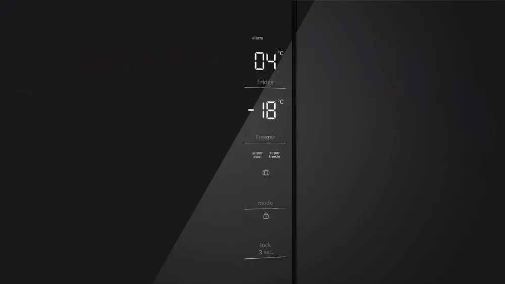 Bảng điều khiển cảm ứng thông minh trên cửa tủ lạnh