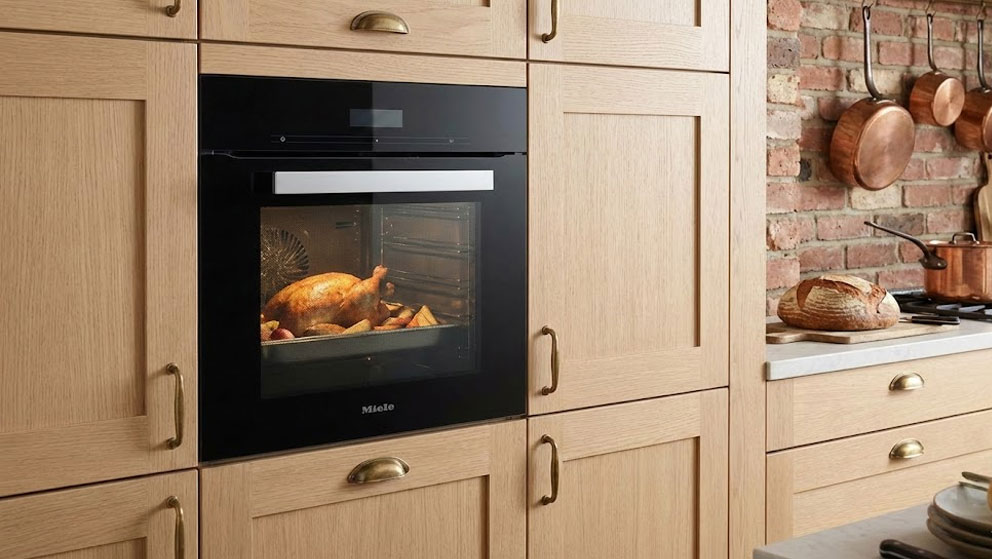 Lò nướng âm tủ phong cách châu Âu với khay nướng lớn